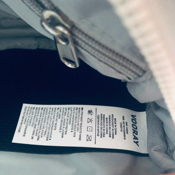 Vooray 'Sidekick' Crossbody Bag Light Gray Small Zip Enclosed Pouch - Picture 9 of 10